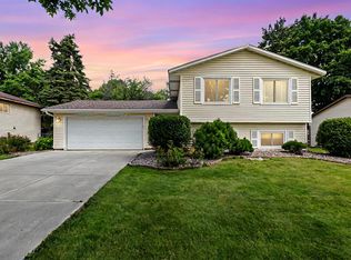 8818 90th St S, Cottage Grove, MN 55016