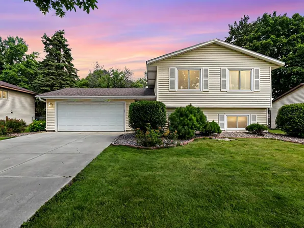 8818 90th St S, Cottage Grove, MN 55016