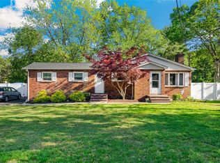 14 Robinson Ave, Medford, NY 11763