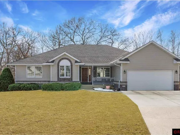2125 Peregrine Ln, North Mankato, MN 56003