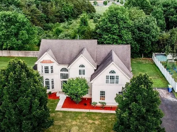 131 Charles St, Somerset, NJ 08873