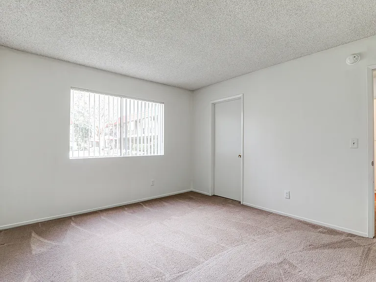 Orange Plaza Apartments — Photo 11