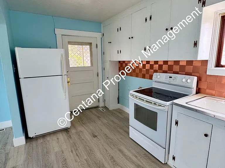 1640 Sampson St — Photo 15
