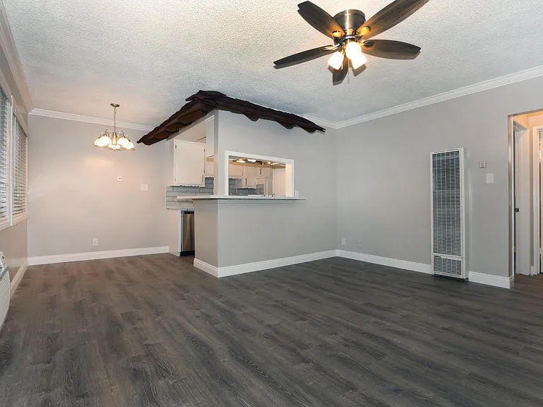 605 N Stoneman Ave — Photo 2