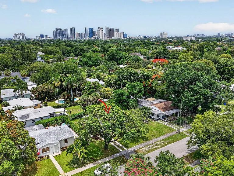 841 SW 18th Ct — Photo 48