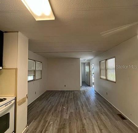 5th image of 621 W Plantation Blvd