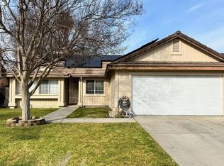1450 Colombard Dr, Madera, CA 93637