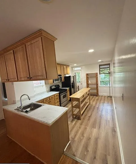 315 E 29th St — Photo 12