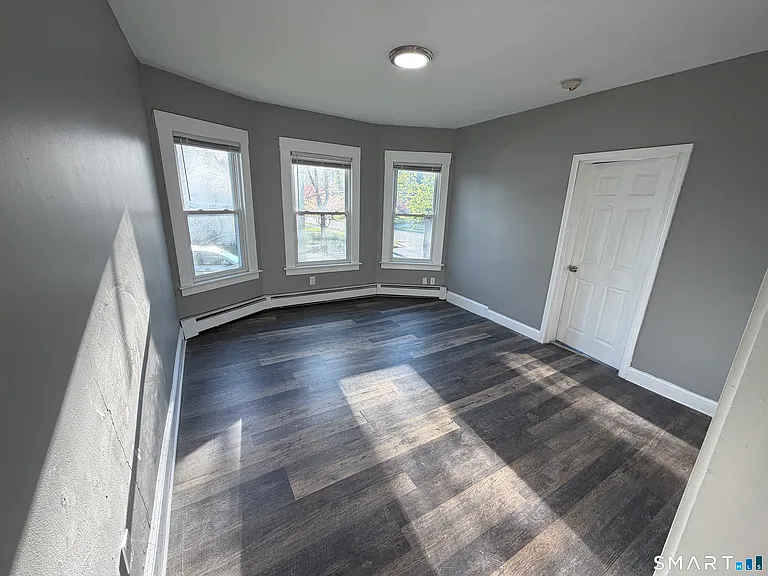 402 Allen St — Photo 6