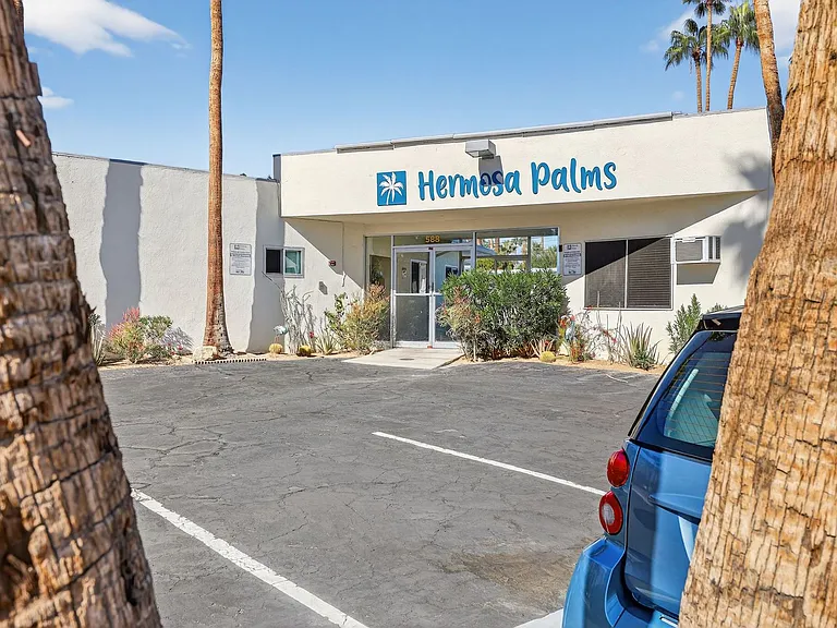 588 E. Mel Avenue - Hermosa Palms — Photo 30