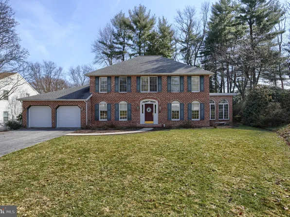 14 Paddock Ln, Camp Hill, PA 17011