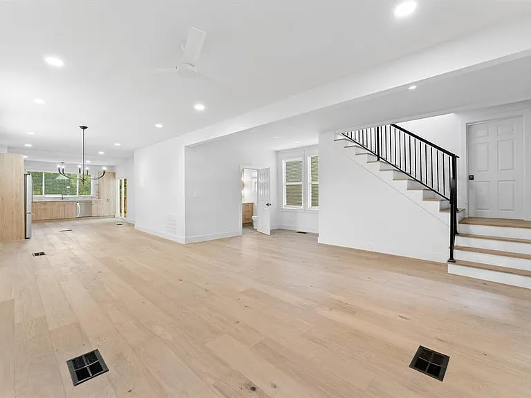 3301 Duval St — Photo 13