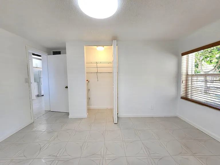 617 NE 8th Ave — Photo 34