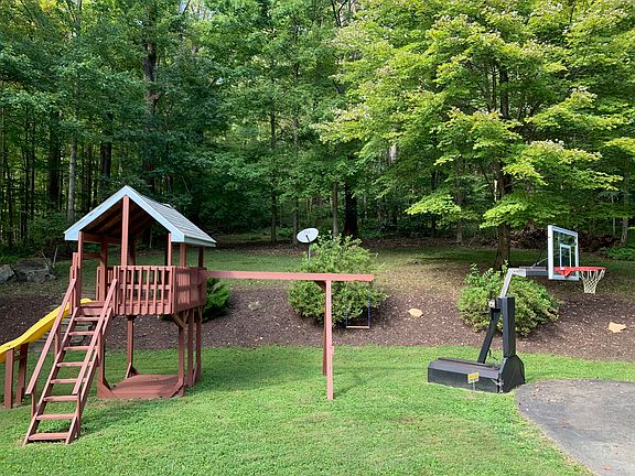 3rd image of 210 Beaver Cove Way