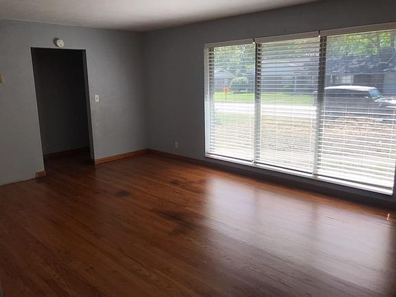 4th image of 3405 Greenwood Ln