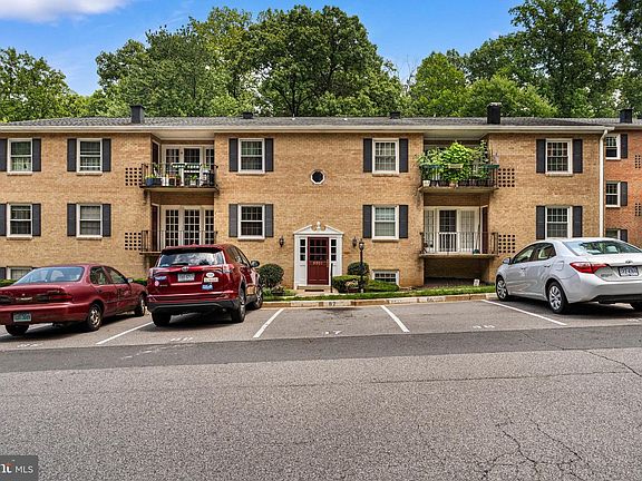 3rd image of 3901 Lyndhurst Dr APT 201