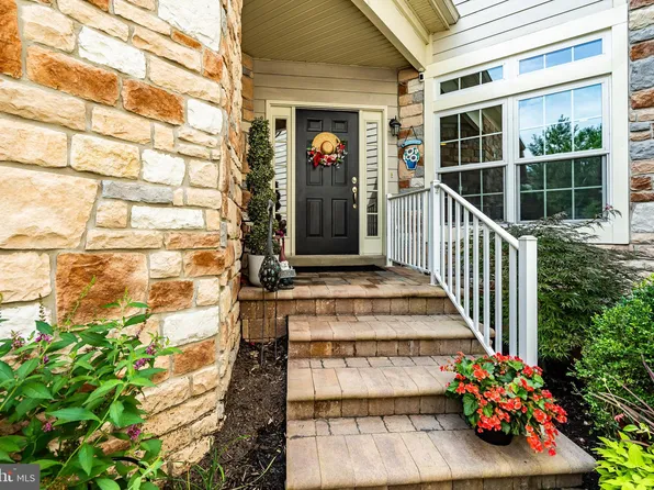 121 Greenbriar Dr, West Chester, PA 19382
