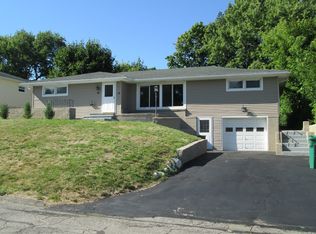 42 Viewcrest Dr, Rochester, NY 14609