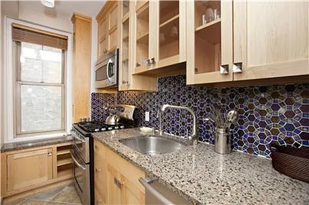 Sold by R New York | media 13