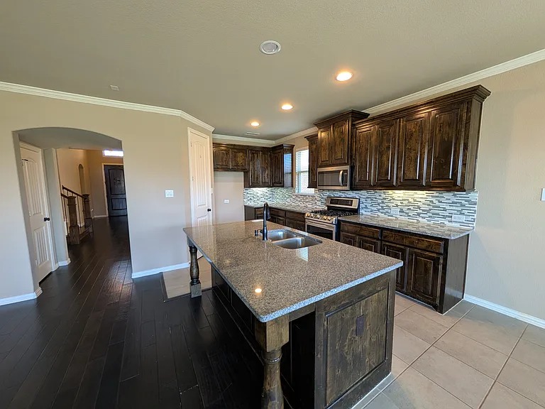 591 Deverson Dr — Photo 9