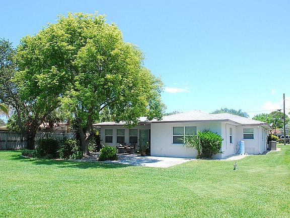 Rear Patio in Shade Tree