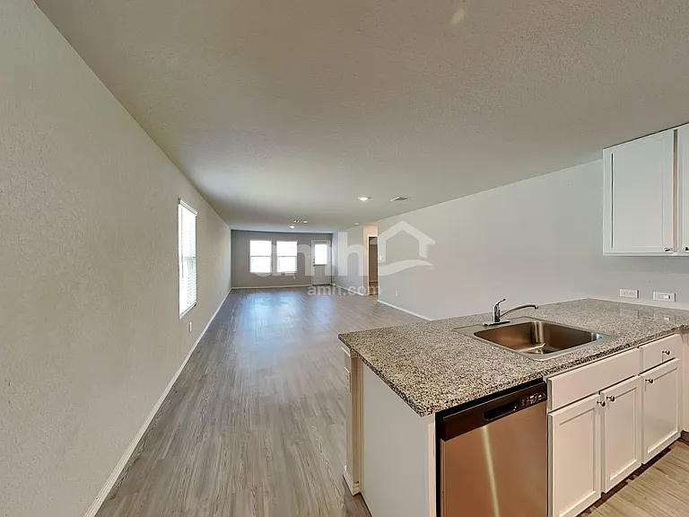 10419 Varmus Dr — Photo 4