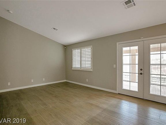 5th image of 1004 Blue Lantern Dr