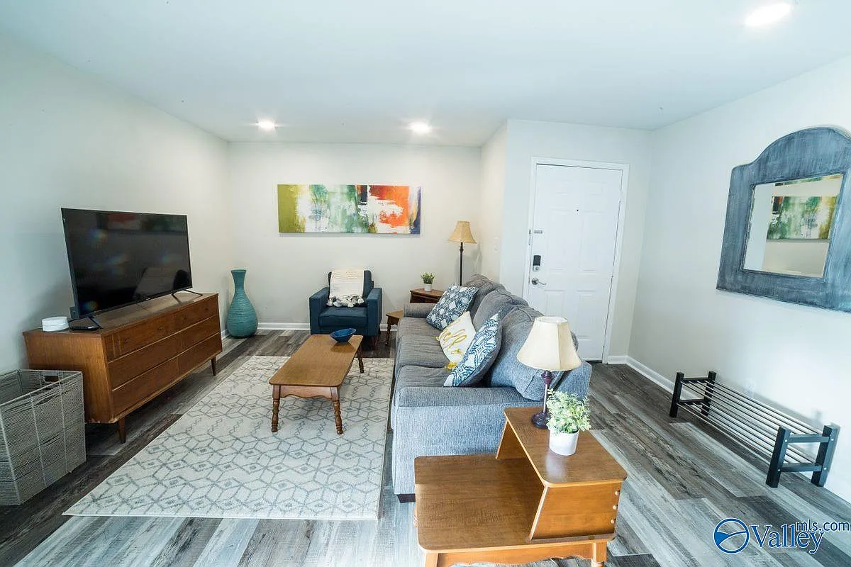 2 bed, 1.0 bath, 720 sqft, $895 — Photo 3