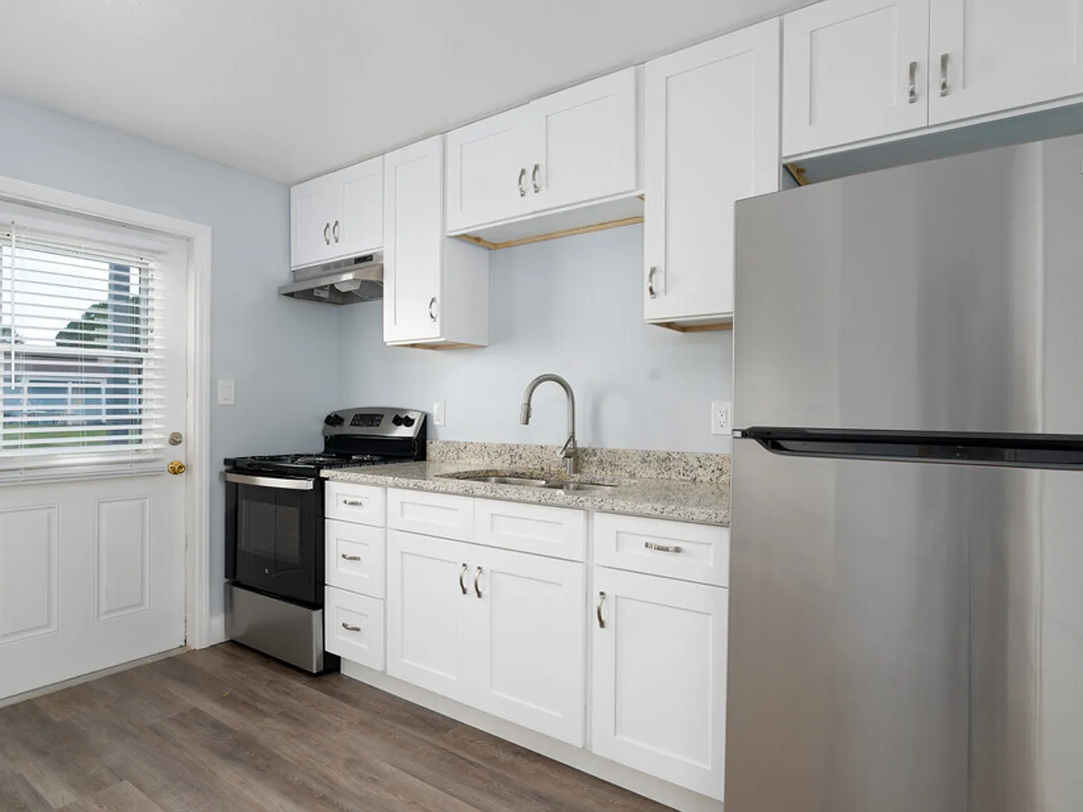 Manatee Bay Apartments — Photo 2