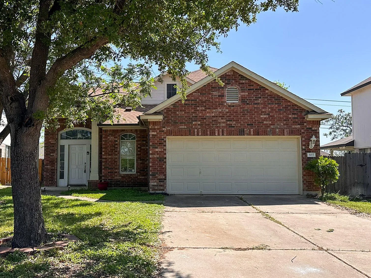 3 bed, 2.5 bath, 2176 sqft, $2,150 — Photo 2