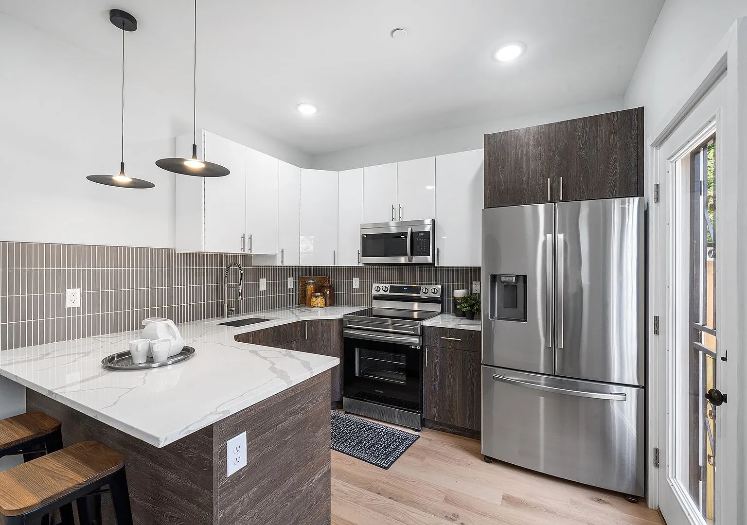 Modern Luxury in Olde Kensington, 3 Bed 3 Bath Home with Skyline Roof Deck and Finished Basement — Photo 4