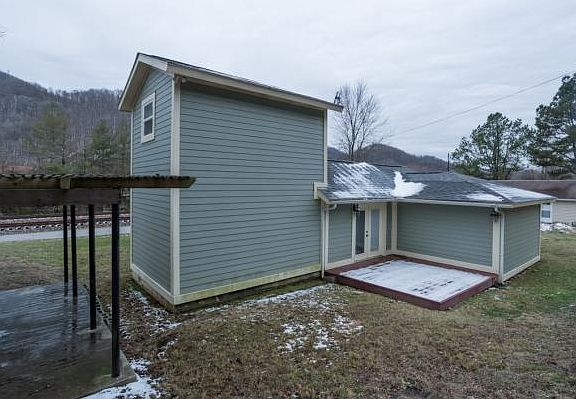 4th image of 1551 Main Ave W