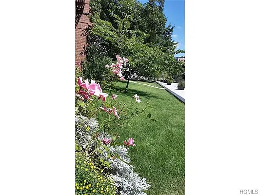 Sold by Douglas Elliman | media 62