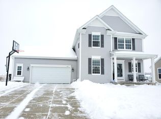 1626 Pintail Dr, West Bend, WI 53095