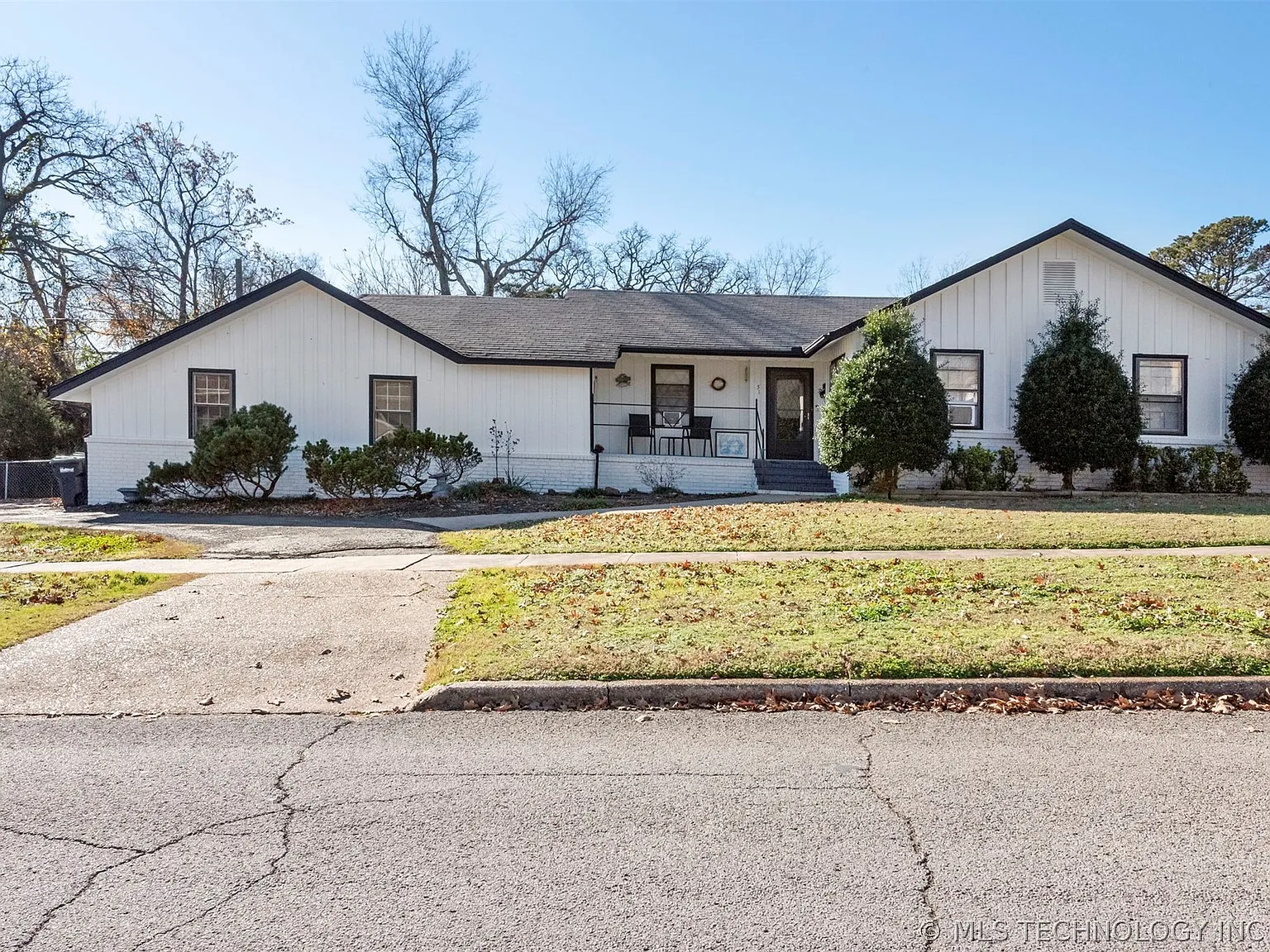 3 bed, 2.0 bath, 1812 sqft, $1,800 — Photo 1