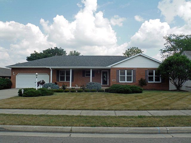 1st image of 929 W Linden Cir
