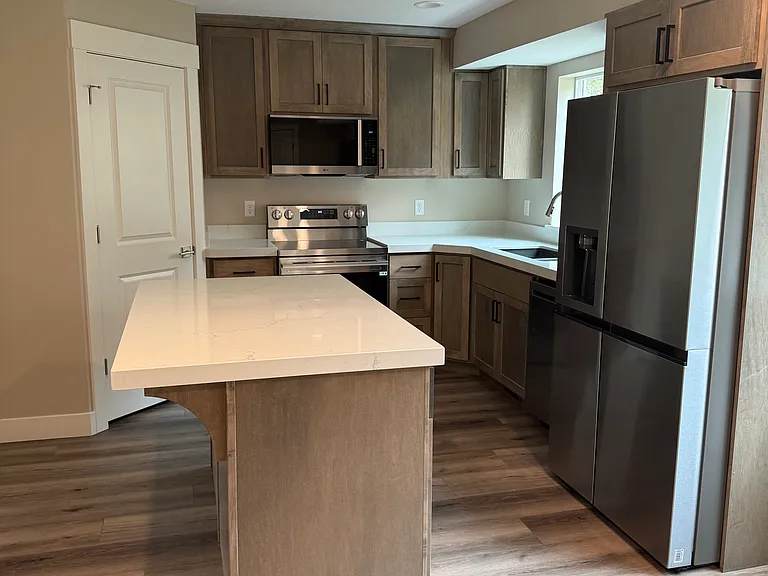 71 N 300 E — Photo 2