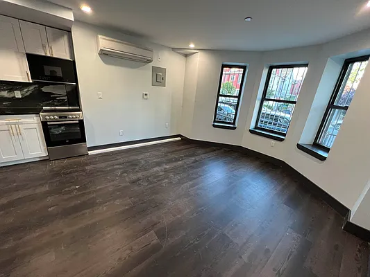 Rented by Delmark Realty LLC | media 54