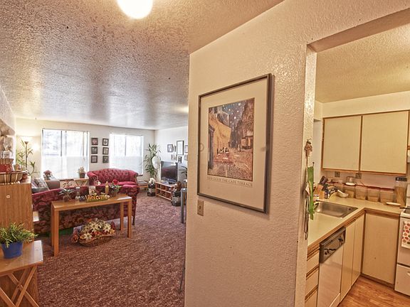 5th image of 10551 Midvale Ave N