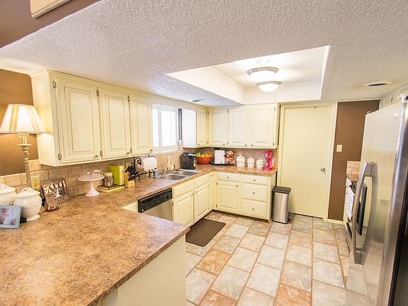 4th image of 2606 W Dogwood St