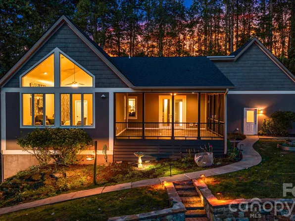 67 Reeses Ridge Ct, Hendersonville, NC 28739