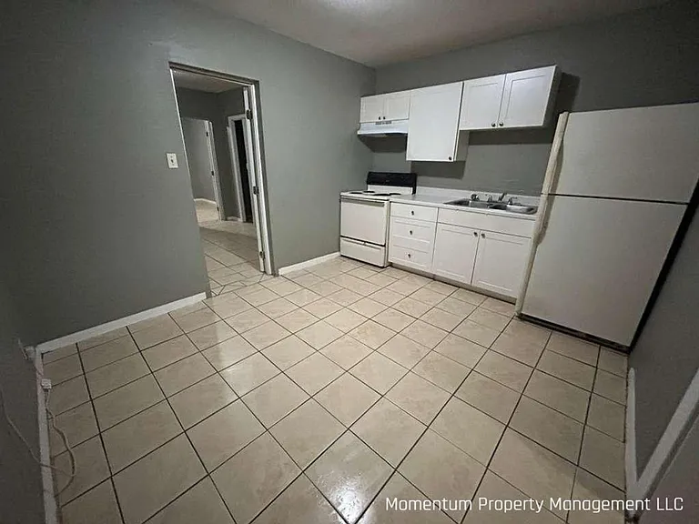 1120 W Austin St — Photo 5