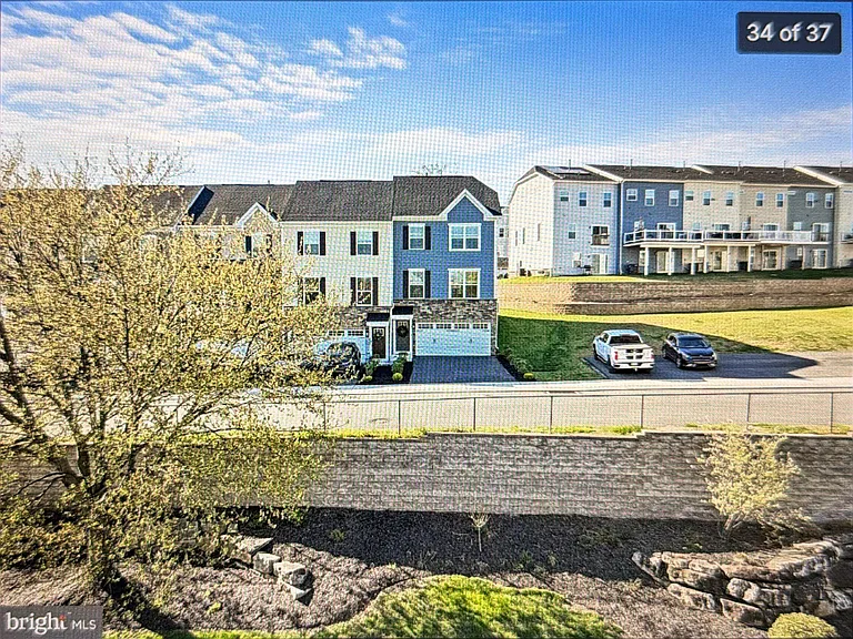 1044 Rosecroft Ln — Photo 23