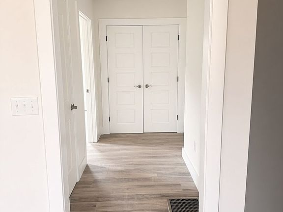 4th image of 294 High Point Dr #A
