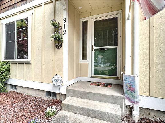 2nd image of 912 27th Ave SE