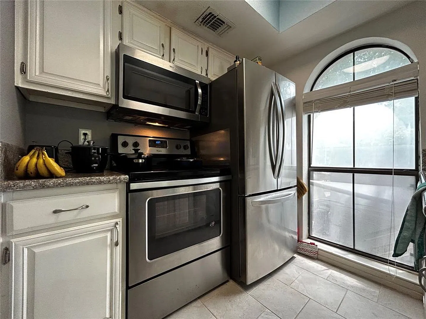 708 Graham Place #208 — Photo 3