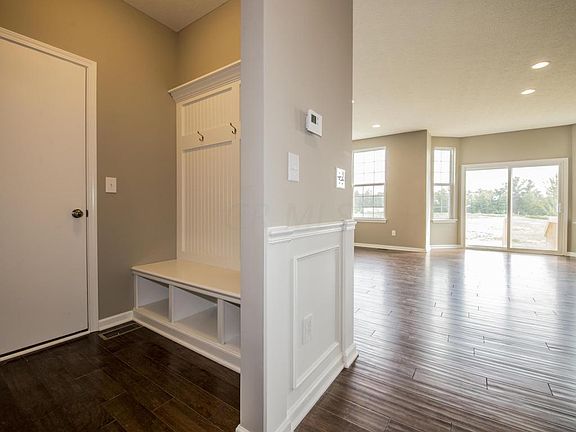 4th image of Woodbine Way #39
