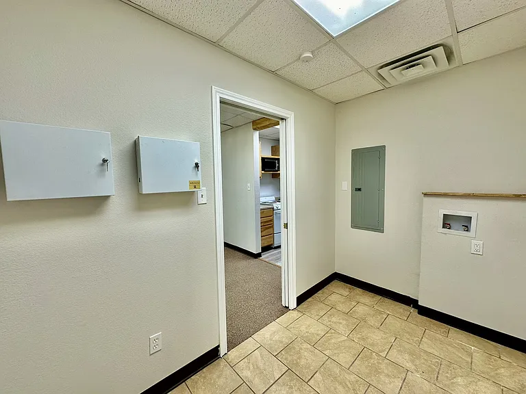 115 W College St #103 — Photo 13