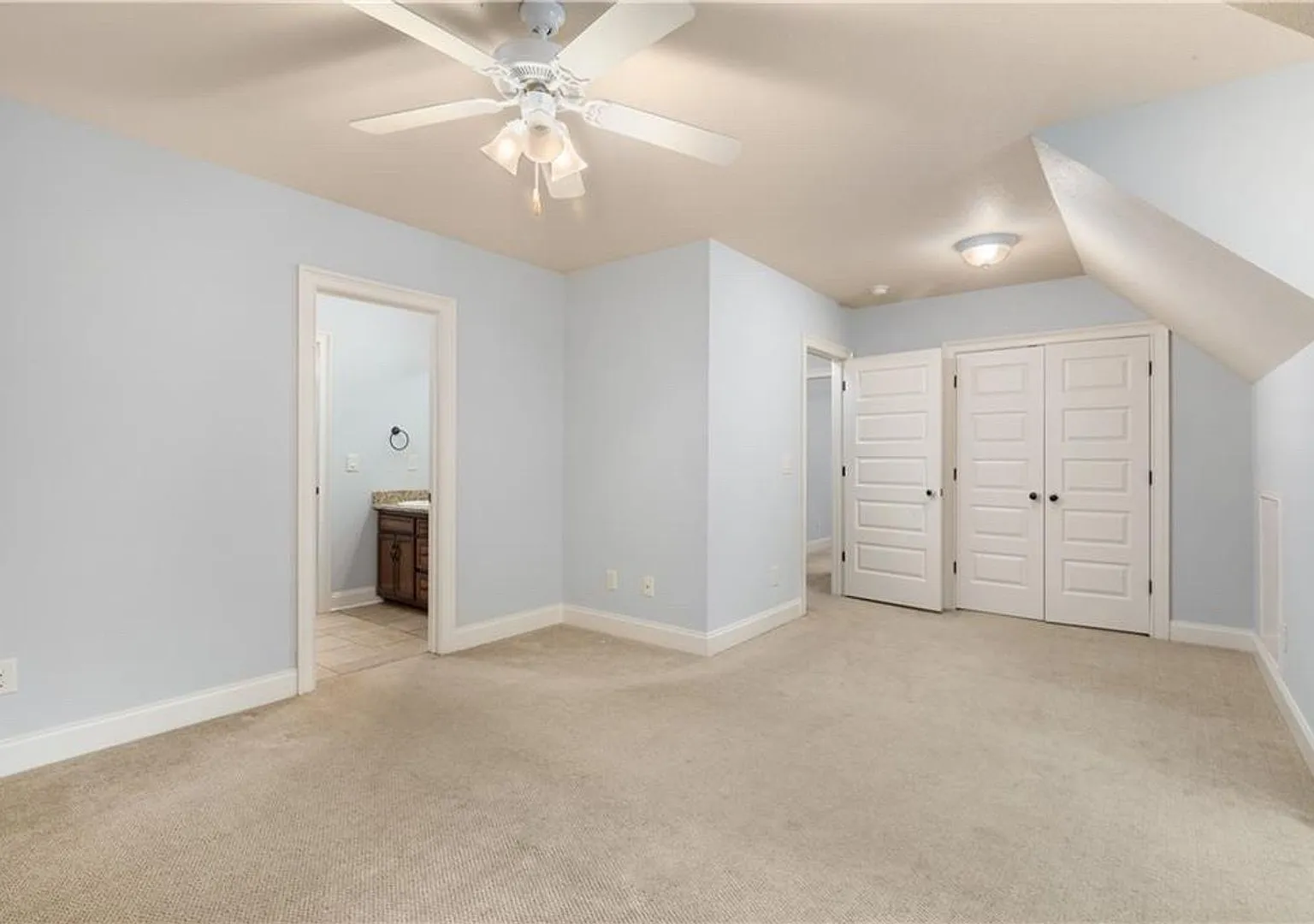 Spacious 5BR/4BA Home Near Downtown Auburn Ideal Location & Comfort! — Photo 1