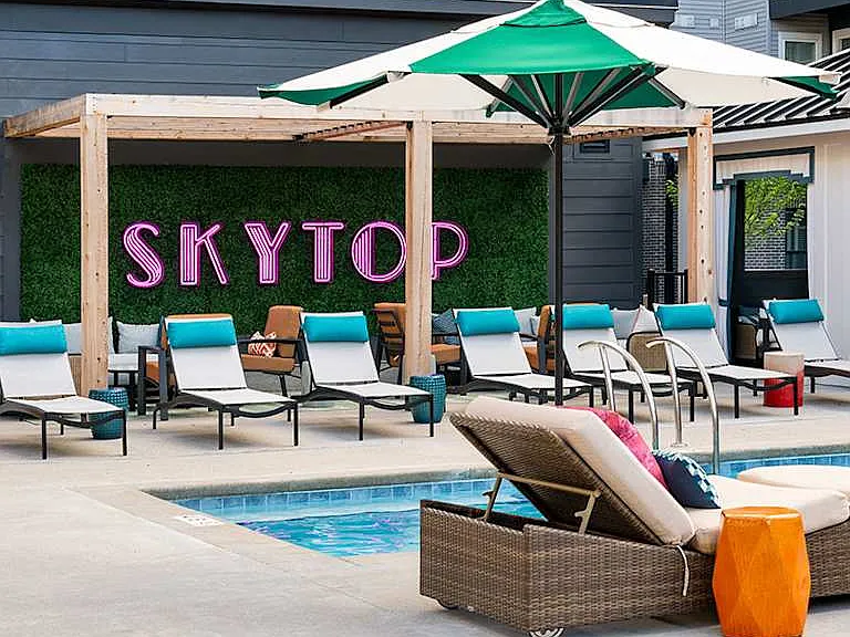 Skytop Apartments — Photo 8